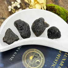 Load image into Gallery viewer, Agni Manitite