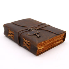 Load image into Gallery viewer, Oiled Leather & Key - 200 pages decle-edged - 13x18cm