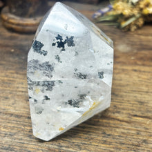 Load image into Gallery viewer, Quartz with Hematoid Inclusions