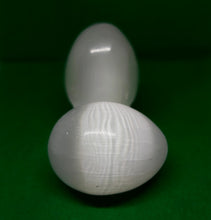 Load image into Gallery viewer, Selenite polished Egg