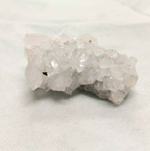 Load image into Gallery viewer, Raw Apophyllite Bed 101g