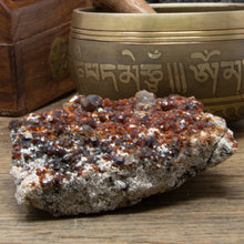 Load image into Gallery viewer, Garnet 117g