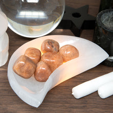 Load image into Gallery viewer, Peach Moonstone