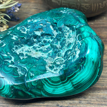 Load image into Gallery viewer, Malachite Freeform 422g
