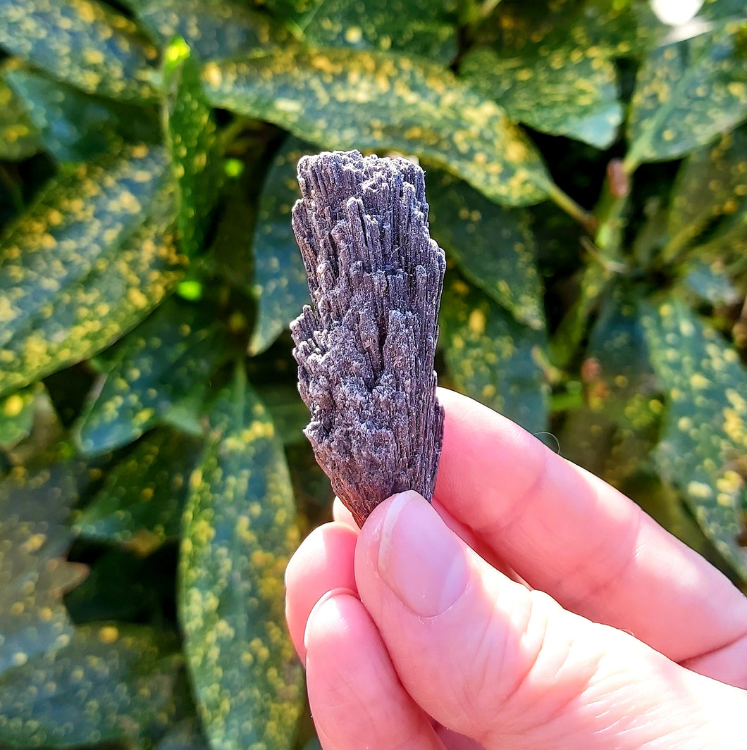 Black Kyanite Blade 27g