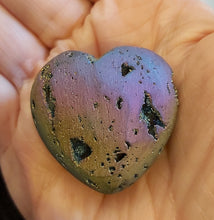 Load image into Gallery viewer, Rainbow Titanium Druzy Agate Heart 48g A
