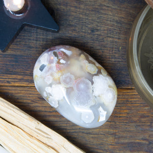 Flower Agate Palmstone 82g