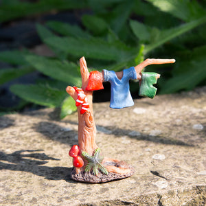 Gnaughty Gnome Clothes Line - Miniature World