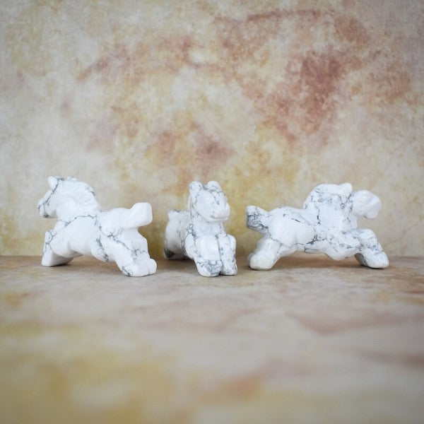 1 x White Howlite Horse